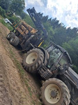 Gozdarski traktor VALTRA T193 | Gozdarski stroji | Stroji za obdelavo lesa | KOMITrade s.r.o.